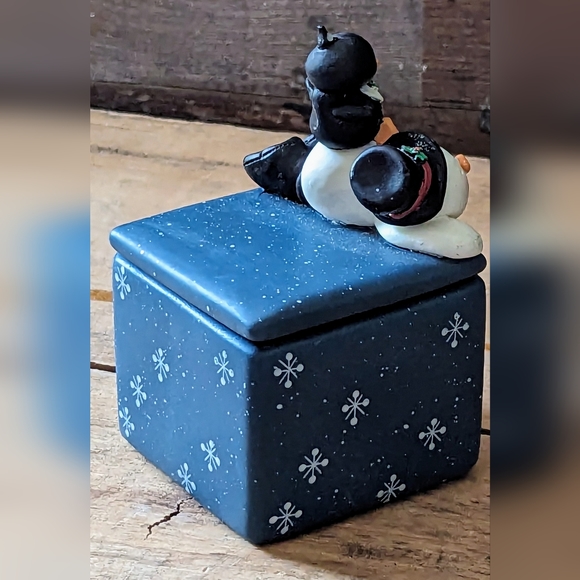 Cute Vintage Snowman Candle With Lid and Snowflake Dangles - Picture 6 of 11